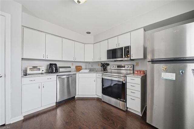 728 Inlet Quay Apt J, Chesapeake, VA 23320