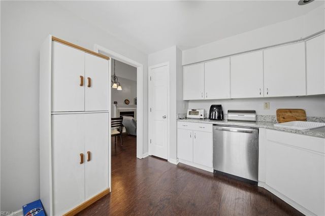 728 Inlet Quay Apt J, Chesapeake, VA 23320