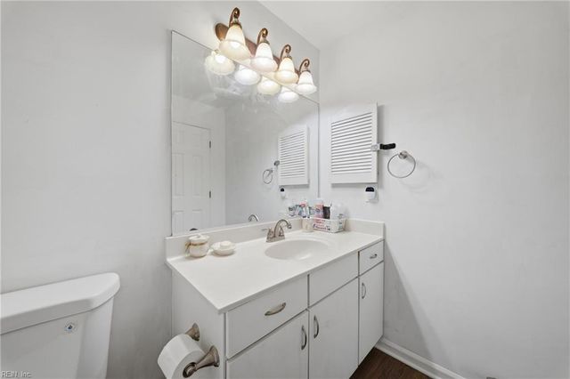 728 Inlet Quay Apt J, Chesapeake, VA 23320