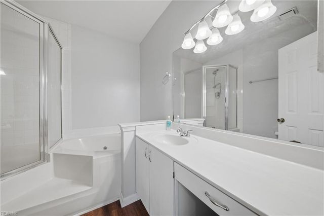 728 Inlet Quay Apt J, Chesapeake, VA 23320