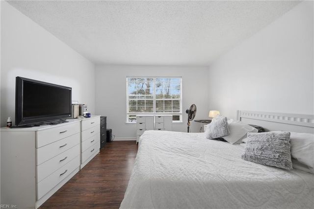 728 Inlet Quay Apt J, Chesapeake, VA 23320