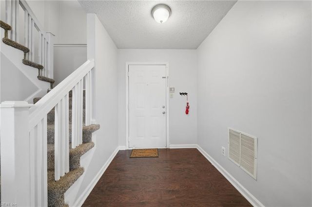 728 Inlet Quay Apt J, Chesapeake, VA 23320