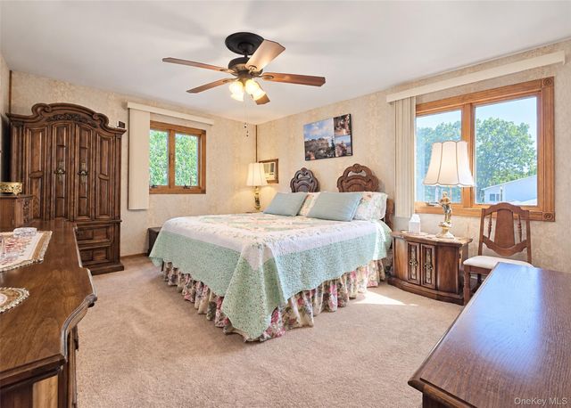 122 Evergreen Avenue, Medford, NY 11763
