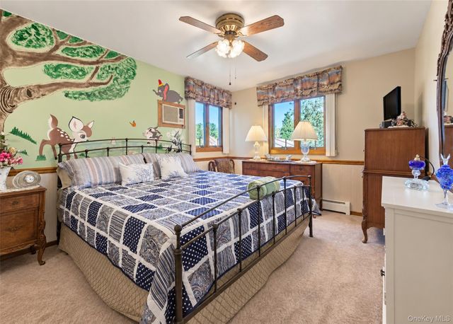 122 Evergreen Avenue, Medford, NY 11763