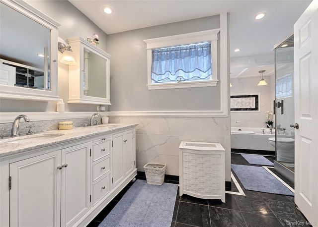 122 Evergreen Avenue, Medford, NY 11763