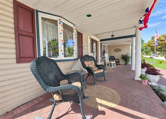 122 Evergreen Avenue, Medford, NY 11763