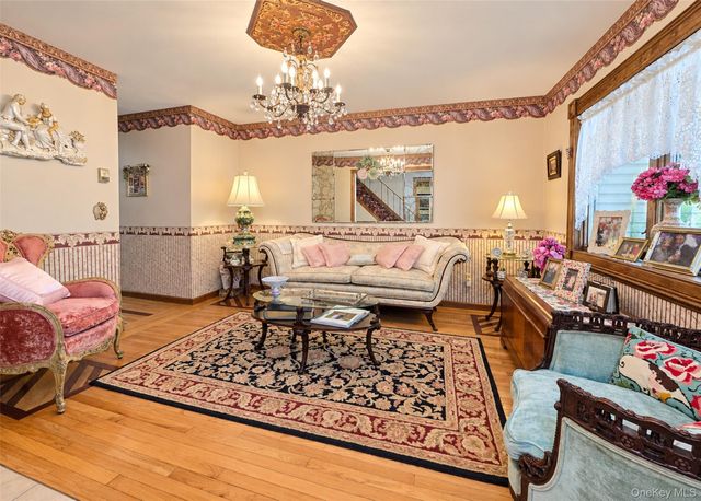 122 Evergreen Avenue, Medford, NY 11763