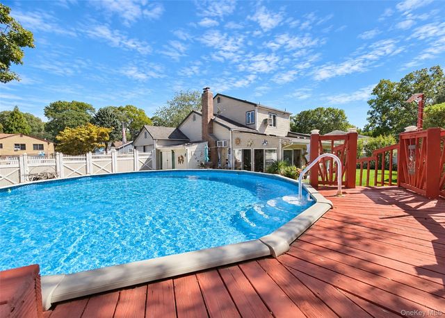 122 Evergreen Avenue, Medford, NY 11763