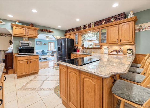 122 Evergreen Avenue, Medford, NY 11763