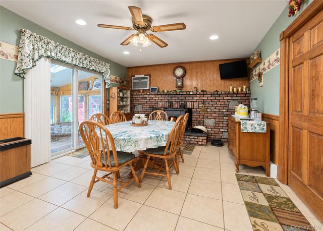 122 Evergreen Avenue, Medford, NY 11763