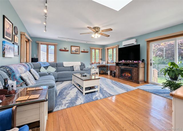 122 Evergreen Avenue, Medford, NY 11763