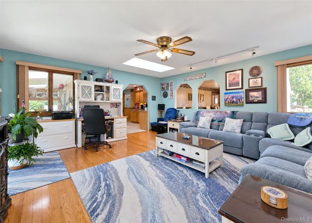 122 Evergreen Avenue, Medford, NY 11763