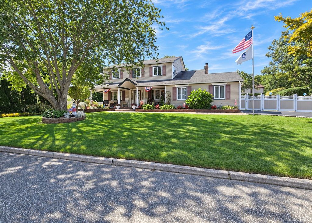 122 Evergreen Avenue, Medford, NY 11763