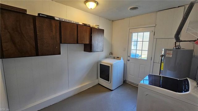700 Lynch LN, Virginia Beach, VA 23455
