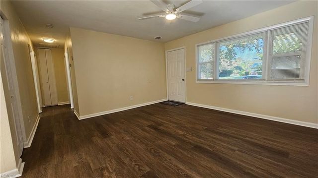 700 Lynch LN, Virginia Beach, VA 23455
