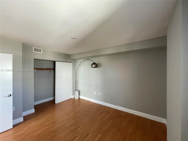 2740 SW 28th Ter 702, Miami, FL 33133