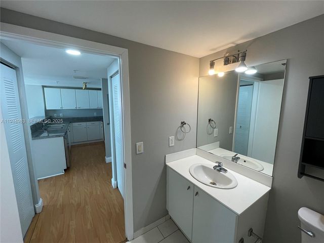 2740 SW 28th Ter 702, Miami, FL 33133