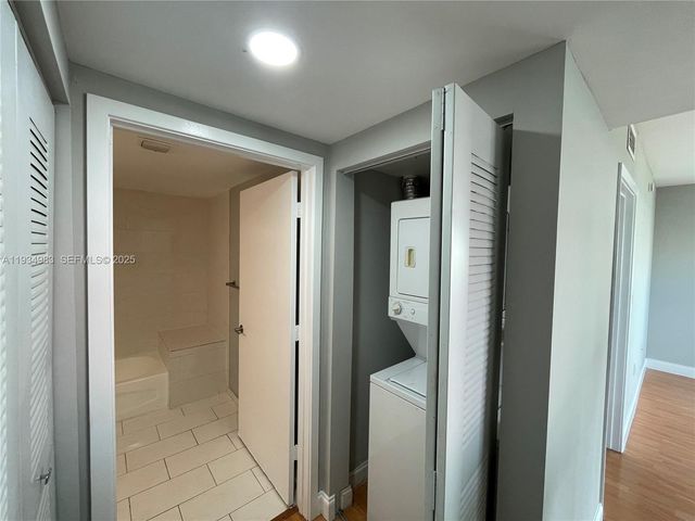 2740 SW 28th Ter 702, Miami, FL 33133