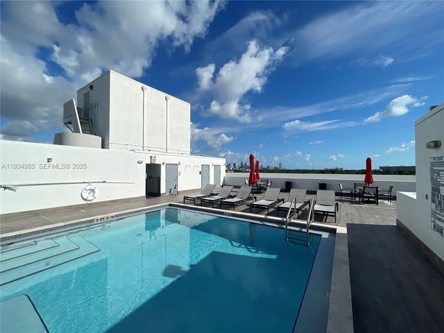 2740 SW 28th Ter 702, Miami, FL 33133