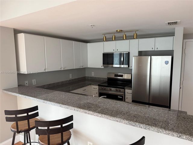 2740 SW 28th Ter 702, Miami, FL 33133