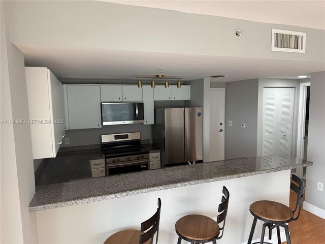 2740 SW 28th Ter 702, Miami, FL 33133