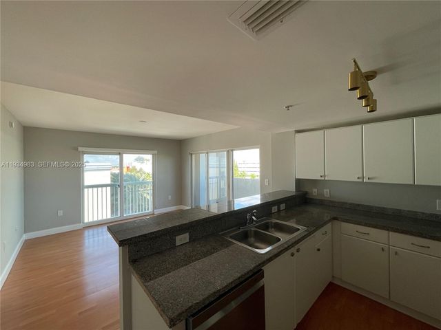 2740 SW 28th Ter 702, Miami, FL 33133