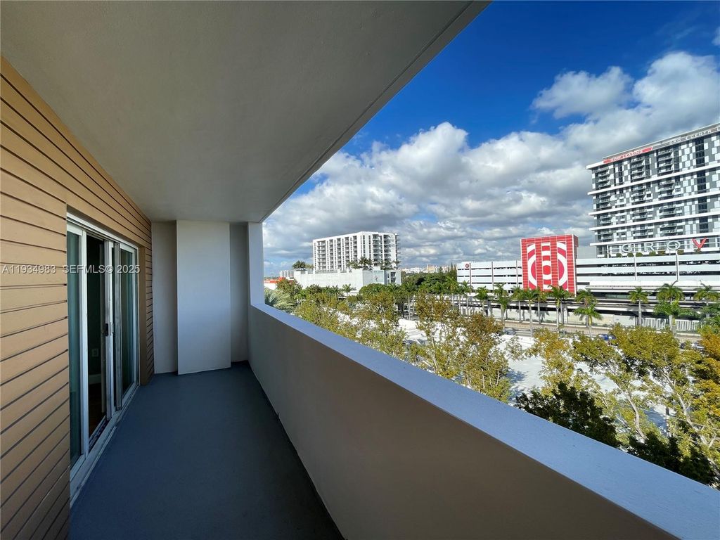 2740 SW 28th Ter 702, Miami, FL 33133