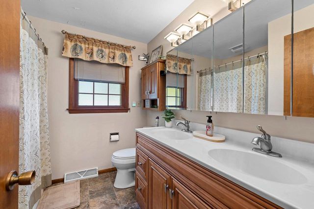 1153 HIGHVIEW LANE, Green Bay, WI 54304