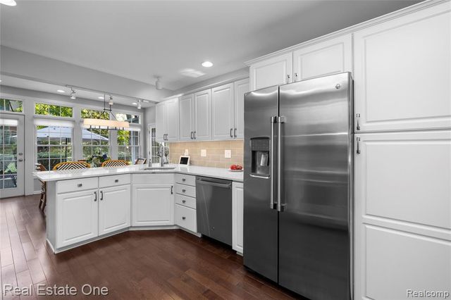 2123 Daintree Avenue, West Bloomfield, MI 48323