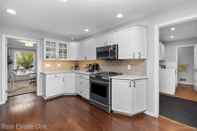 2123 Daintree Avenue, West Bloomfield, MI 48323