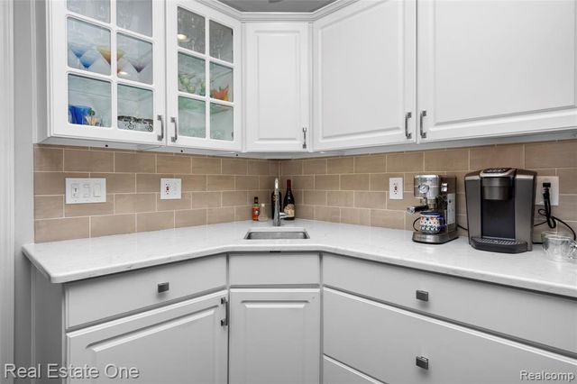 2123 Daintree Avenue, West Bloomfield, MI 48323