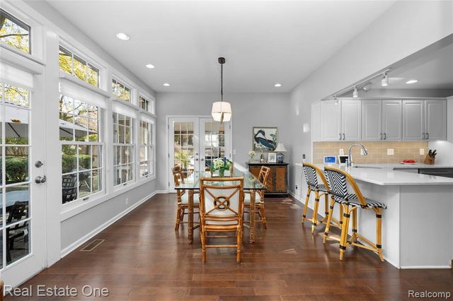 2123 Daintree Avenue, West Bloomfield, MI 48323