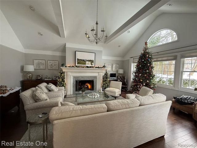 2123 Daintree Avenue, West Bloomfield, MI 48323