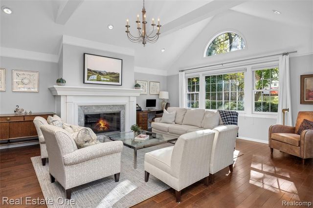 2123 Daintree Avenue, West Bloomfield, MI 48323