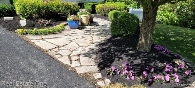 2123 Daintree Avenue, West Bloomfield, MI 48323