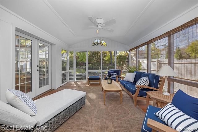 2123 Daintree Avenue, West Bloomfield, MI 48323