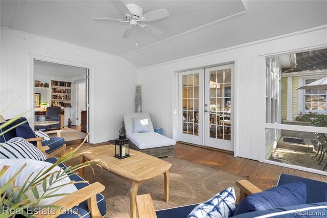 2123 Daintree Avenue, West Bloomfield, MI 48323