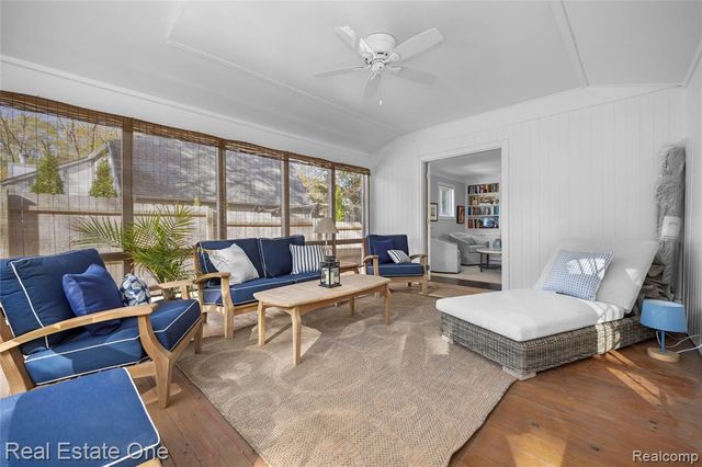 2123 Daintree Avenue, West Bloomfield, MI 48323