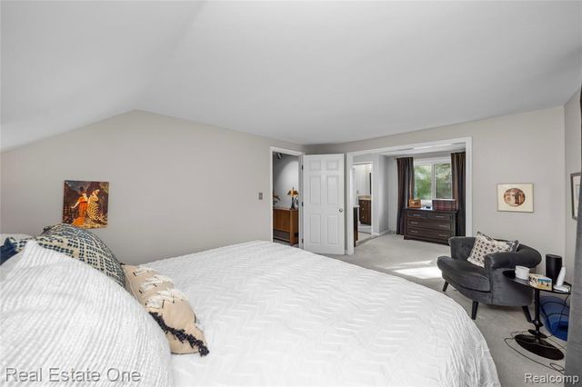 2123 Daintree Avenue, West Bloomfield, MI 48323