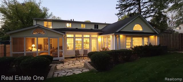 2123 Daintree Avenue, West Bloomfield, MI 48323