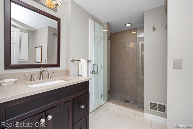 2123 Daintree Avenue, West Bloomfield, MI 48323