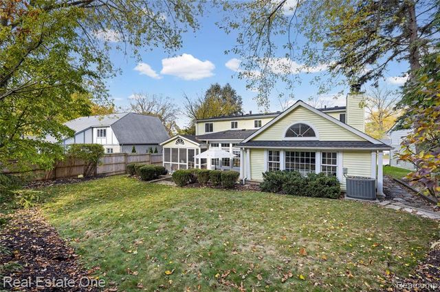 2123 Daintree Avenue, West Bloomfield, MI 48323