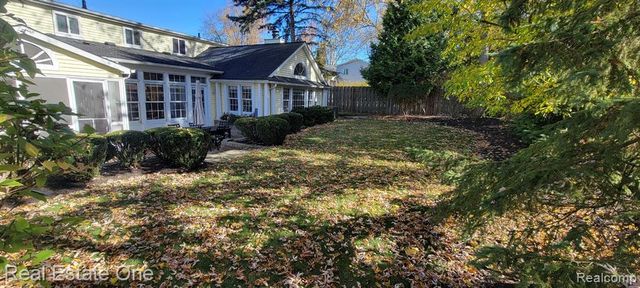 2123 Daintree Avenue, West Bloomfield, MI 48323