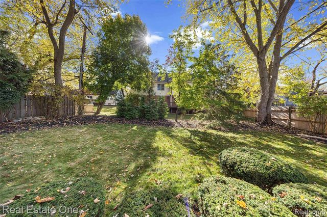 2123 Daintree Avenue, West Bloomfield, MI 48323