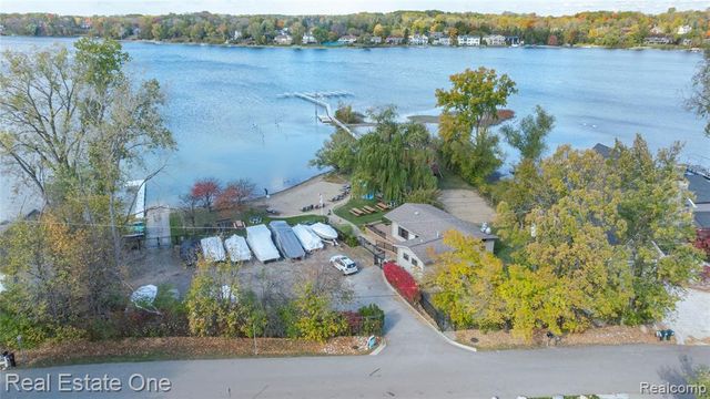 2123 Daintree Avenue, West Bloomfield, MI 48323