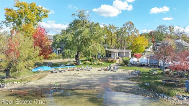 2123 Daintree Avenue, West Bloomfield, MI 48323