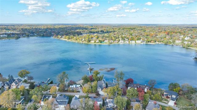 2123 Daintree Avenue, West Bloomfield, MI 48323