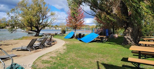 2123 Daintree Avenue, West Bloomfield, MI 48323