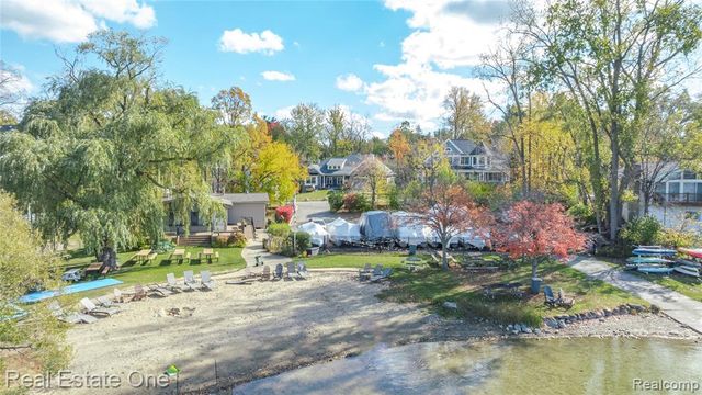 2123 Daintree Avenue, West Bloomfield, MI 48323