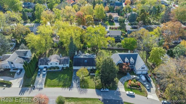 2123 Daintree Avenue, West Bloomfield, MI 48323